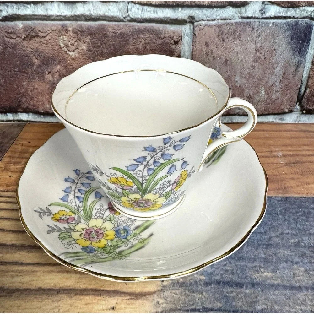 Vintage‎ Colclough Teacup Saucer Pastel Floral 6589 Longton England Granny Chic
